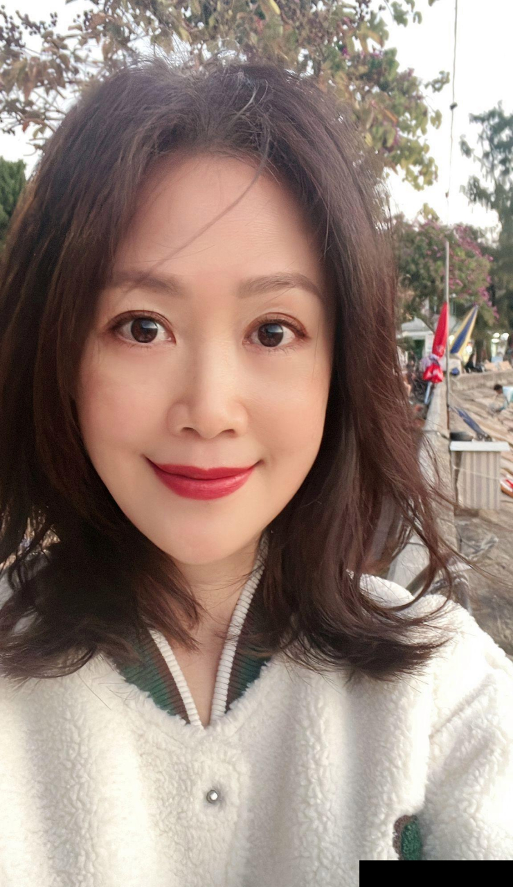 小梁现实中老婆图片