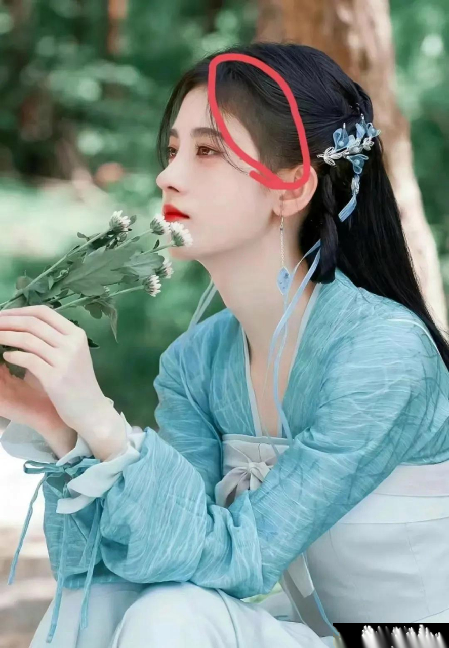 鞠婧祎这个发际线粉涂得太多了吧