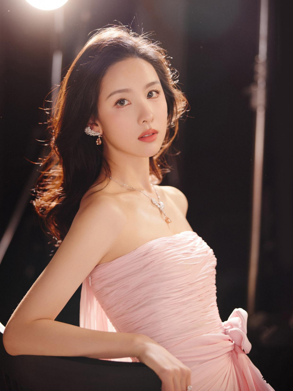 陈都灵绝美写真,优雅倩影,魅力四射!