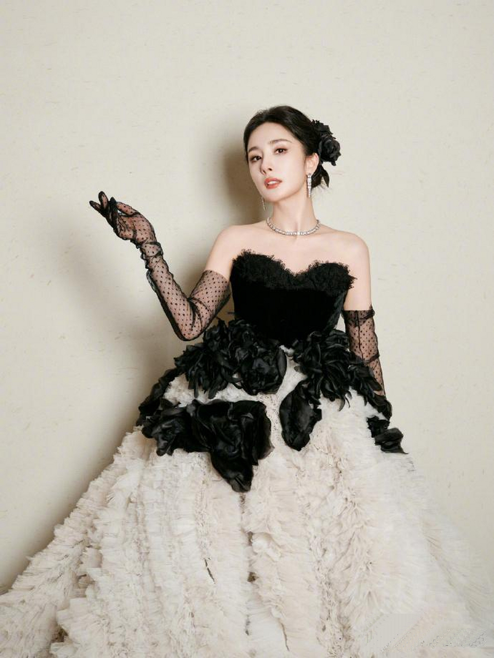 杨幂黑色礼服美照大集合,幂姐的风格,一张照片胜过千言万语!