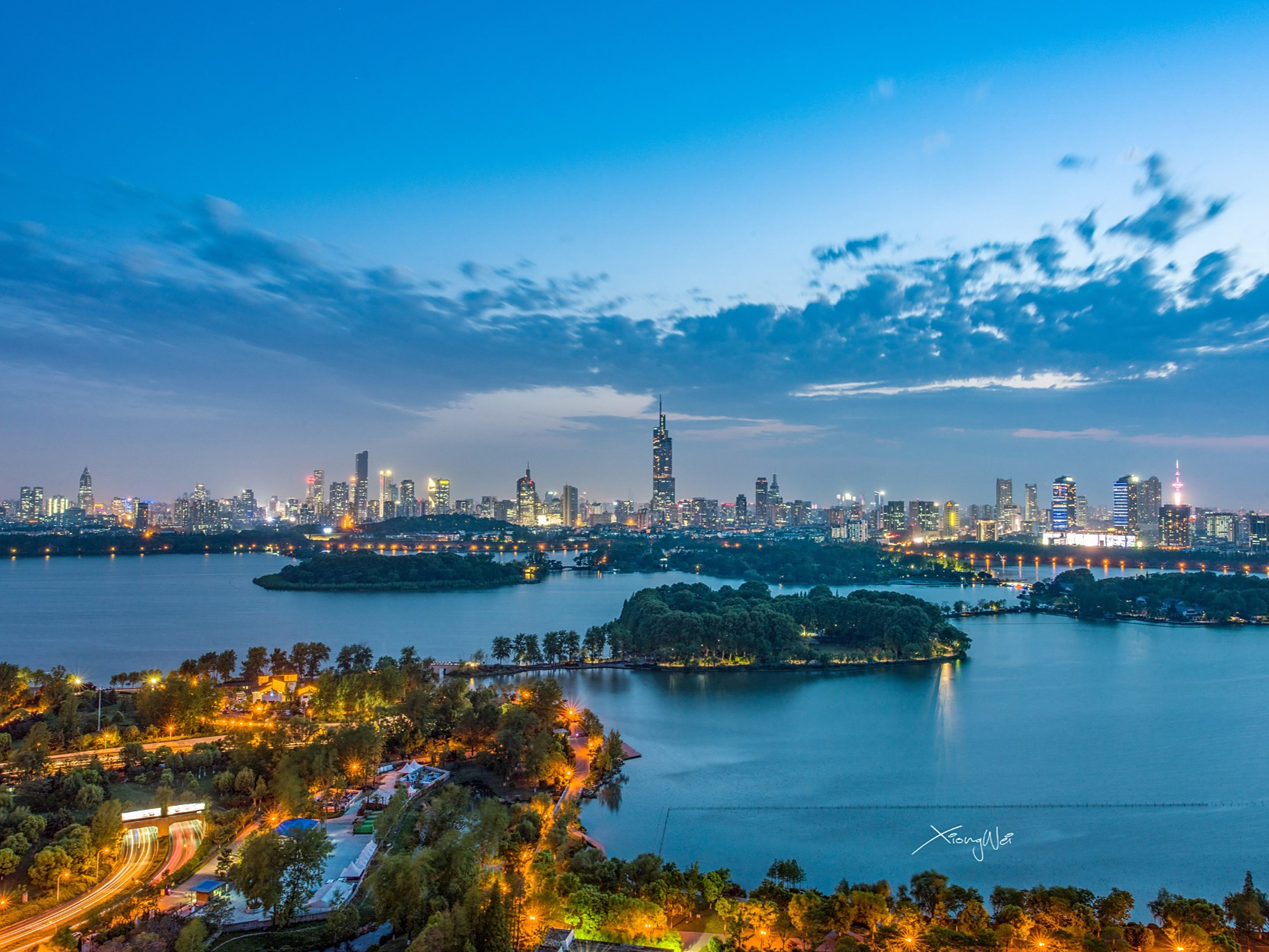 玄武湖:是江南地区最大的城内公园,也是中国最大的皇家园林湖泊