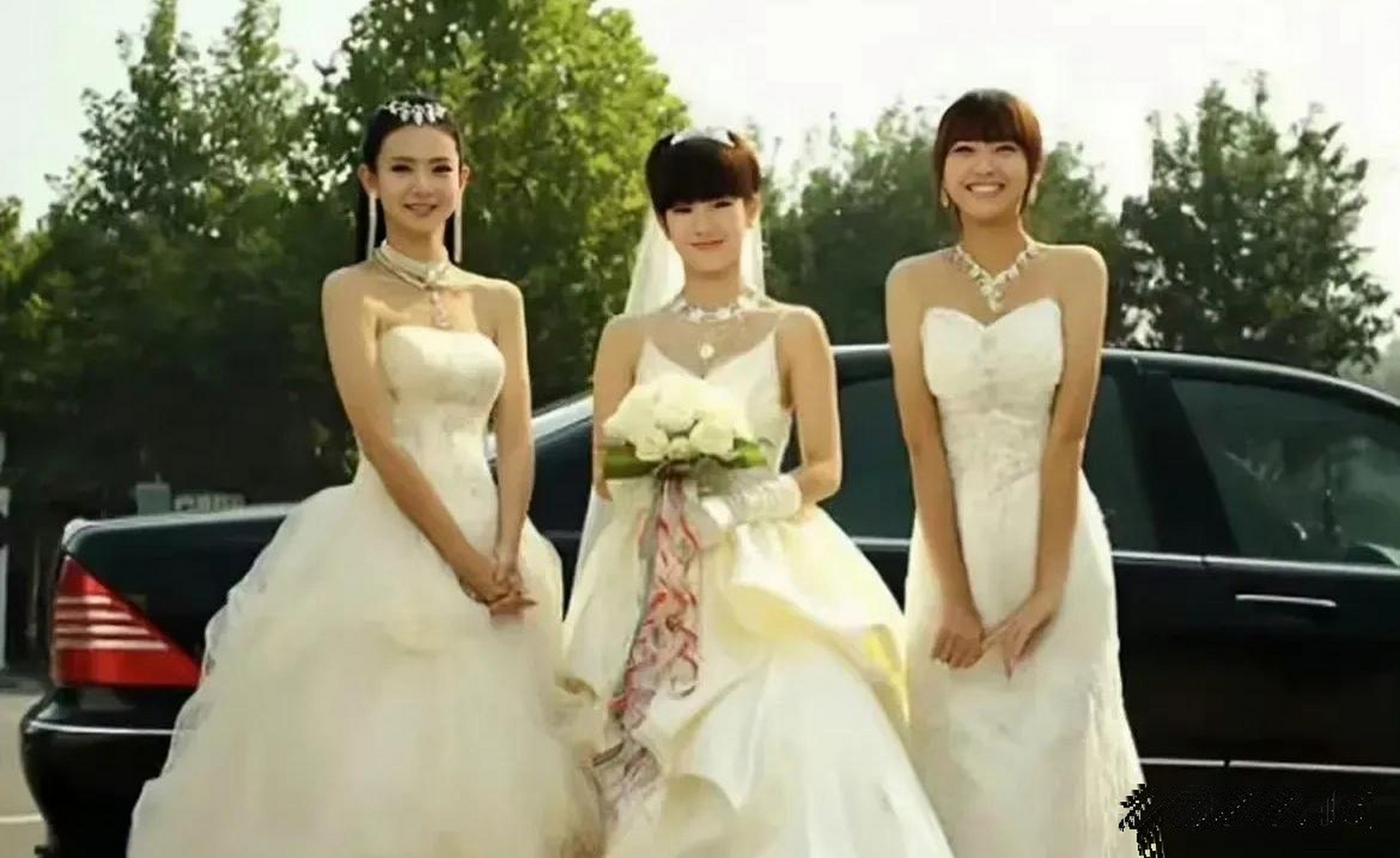 夏友善的婚纱最好看.