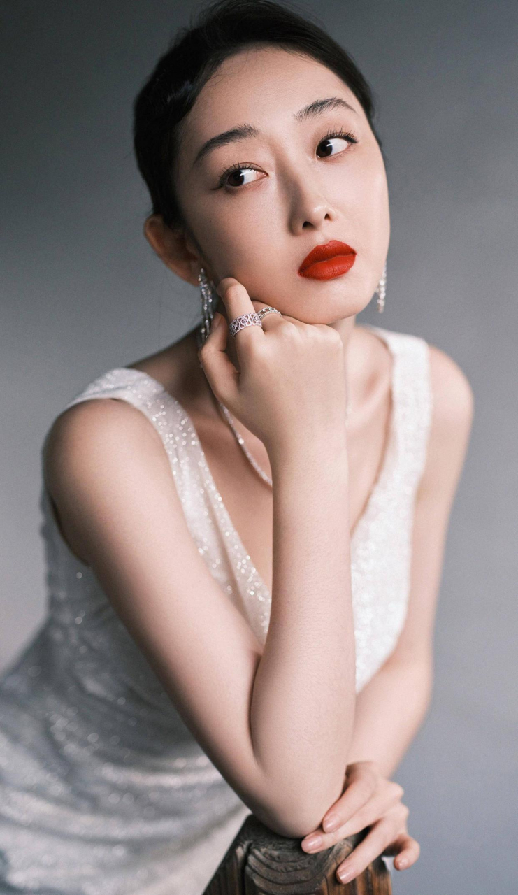 蒋梦婕红唇美妆,穿搭写真,完美女神!