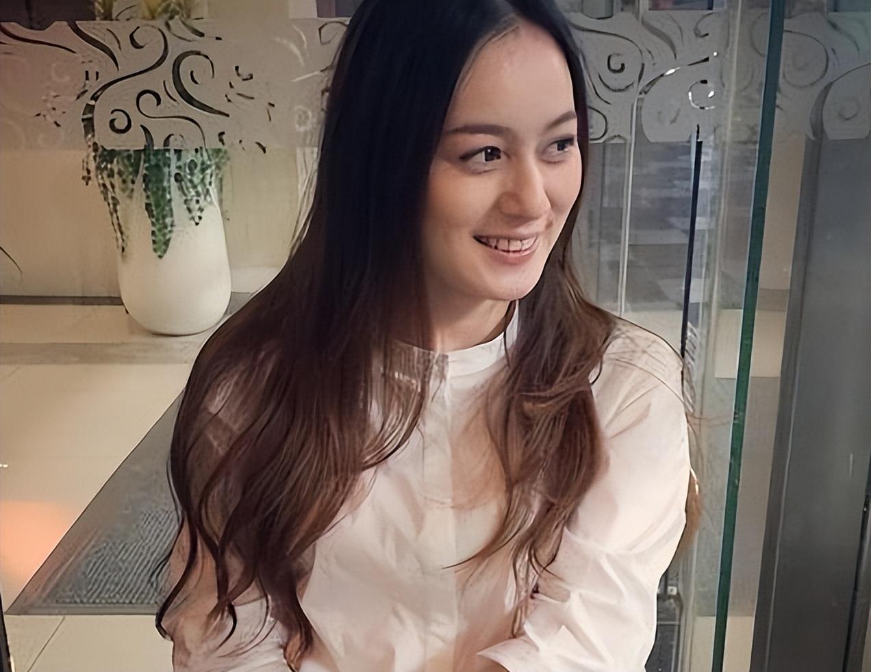 网红一姐竟是40岁阿姨!有着四千多万粉丝的唐艺,疯狂赚钱成富婆