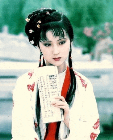 18岁演林黛玉,30岁任董事长,40岁拒绝治病,她是无数人的意难平