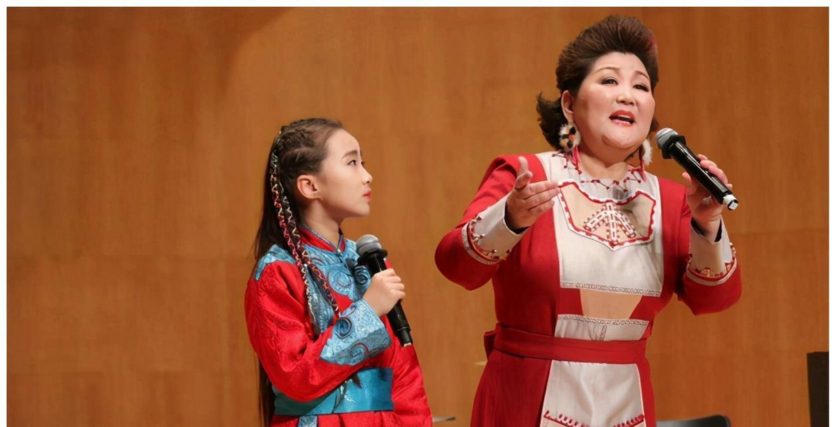 红极一时的吉祥三宝现状,爸爸不幸离世,小女孩身材火辣已当妈