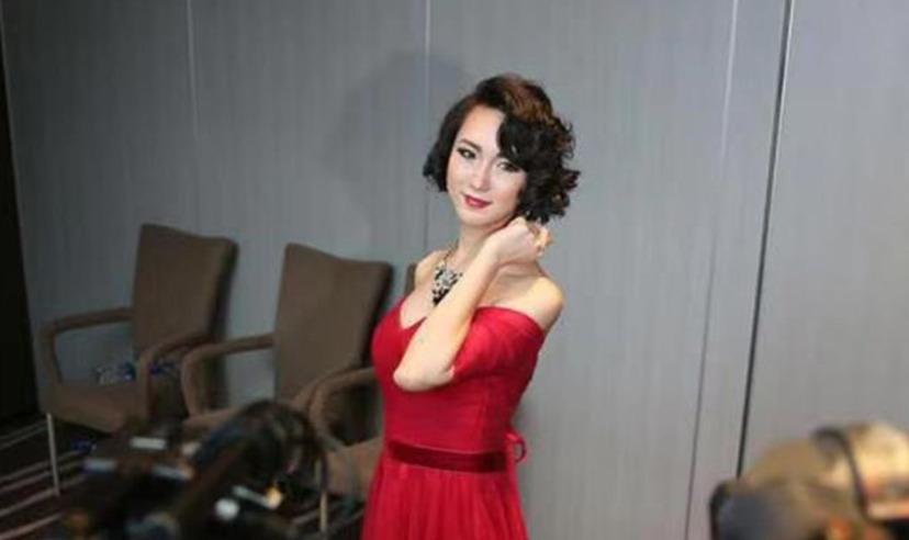 2005年"背母上学"的男孩,29岁时变性为刘婷,当选国际选