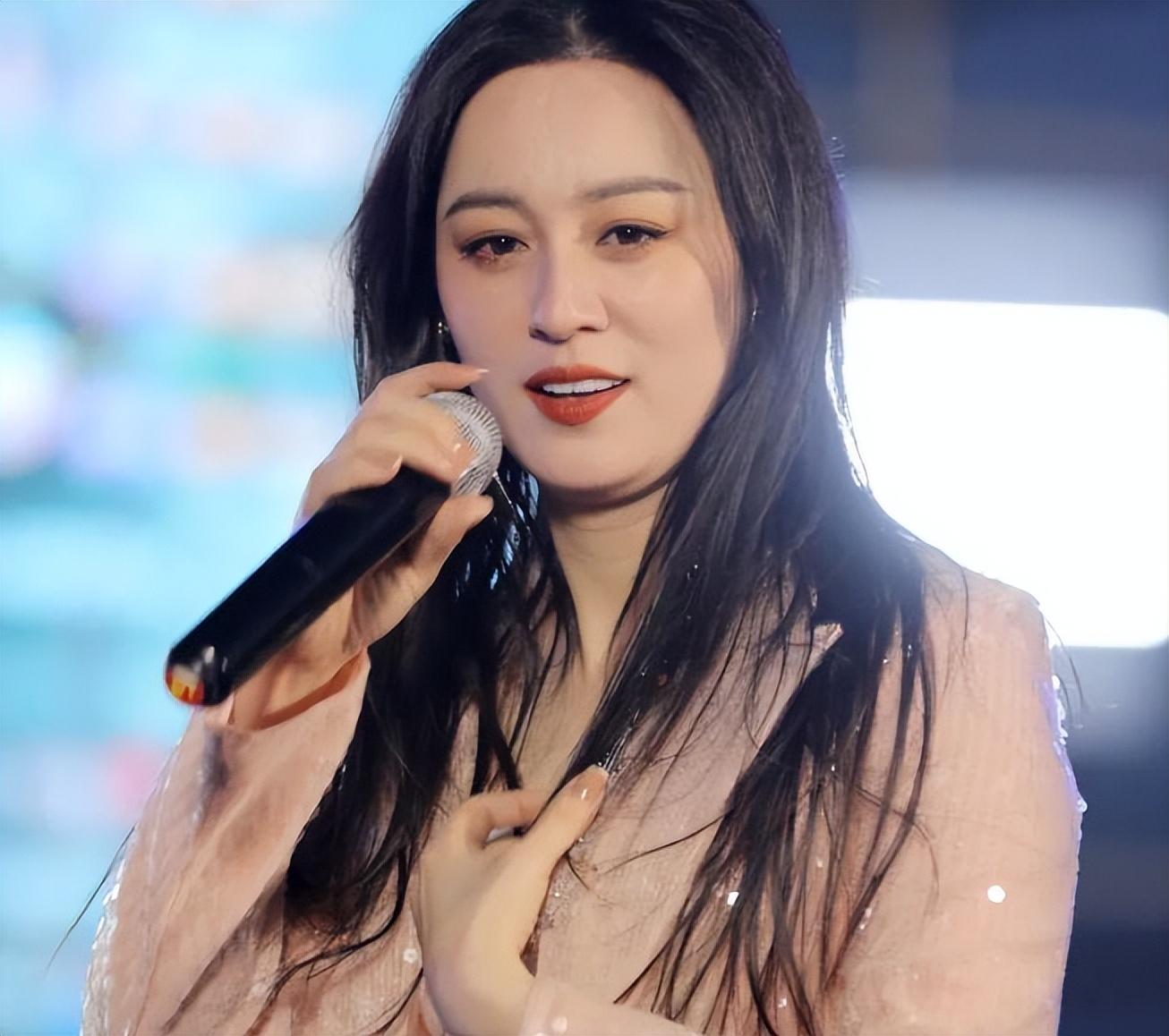 网红一姐竟是40岁阿姨!有着四千多万粉丝的唐艺,疯狂赚钱成富婆