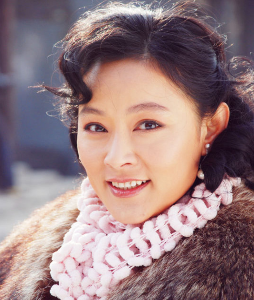 在电视剧《正阳门下》中,女二号蔡晓丽的角色由演员张晶晶倾情演绎