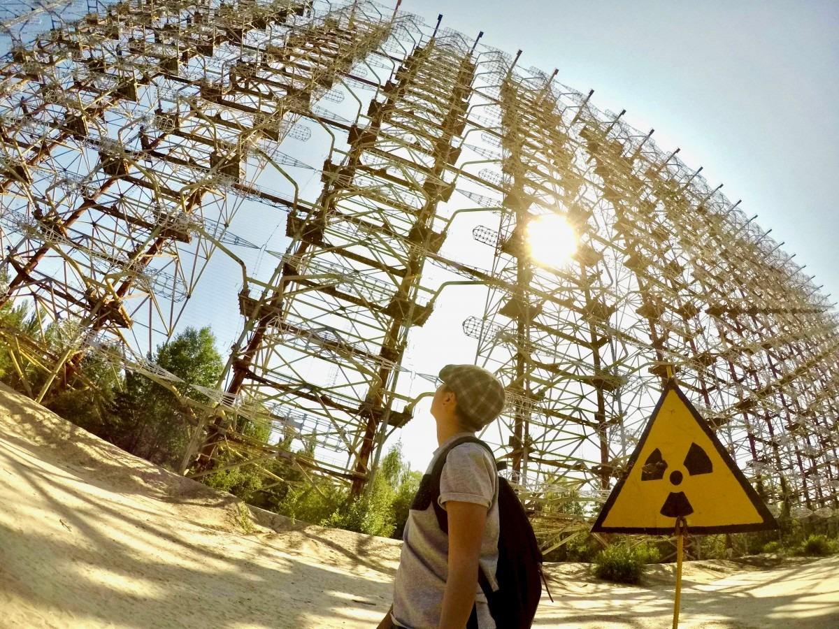 俄天眼扫描乌全境,数万枚炮弹飞向128个地区,弹药库火焰冲天高