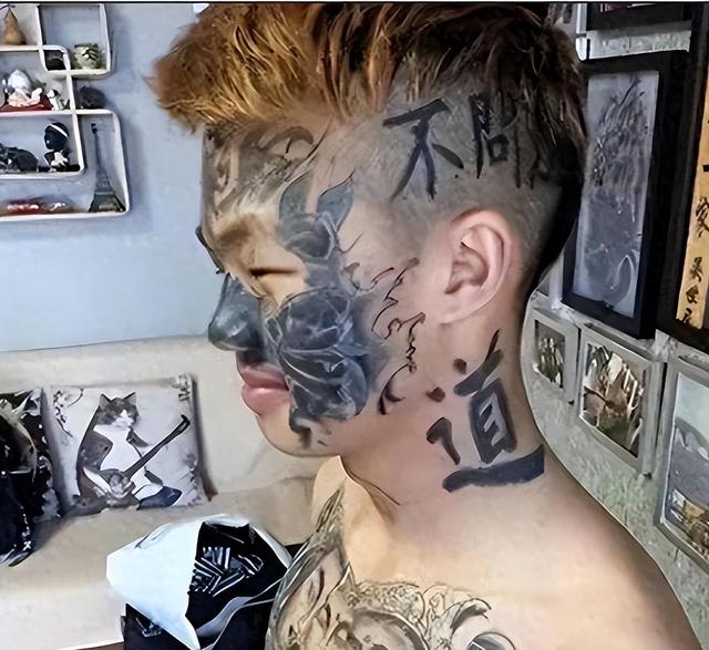 四川14岁少年满脸纹身被父亲赶出家门,找不到工作,如今怎样了?