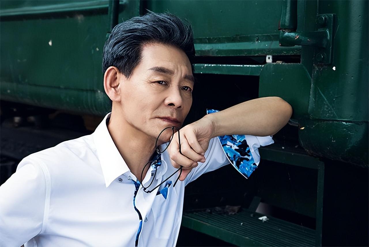 除上述几位主要演员外,电视剧《正阳门下》中还有诸多其他亮相的演员