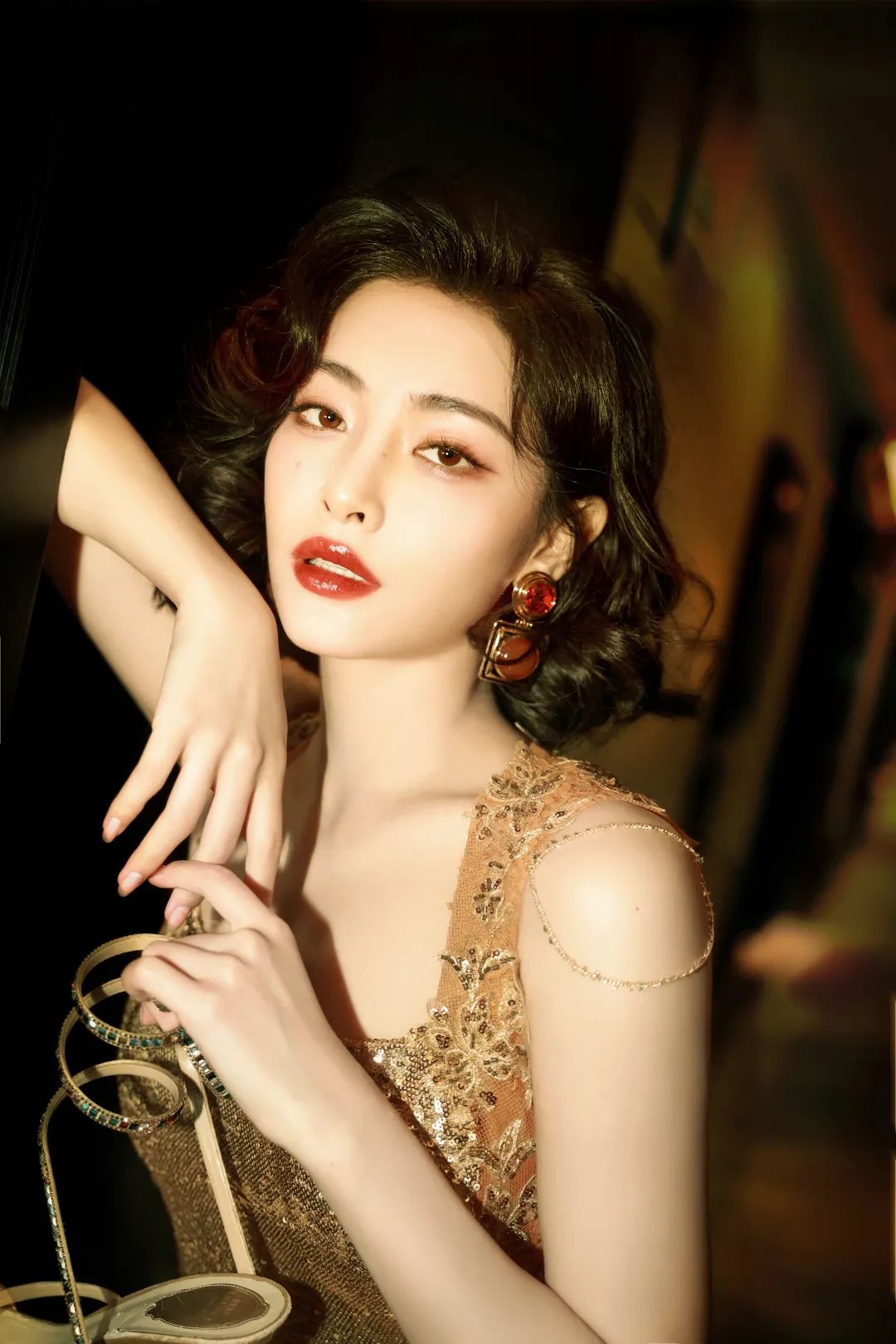 许佳琪:甜美清新与时尚女人味的完美融合