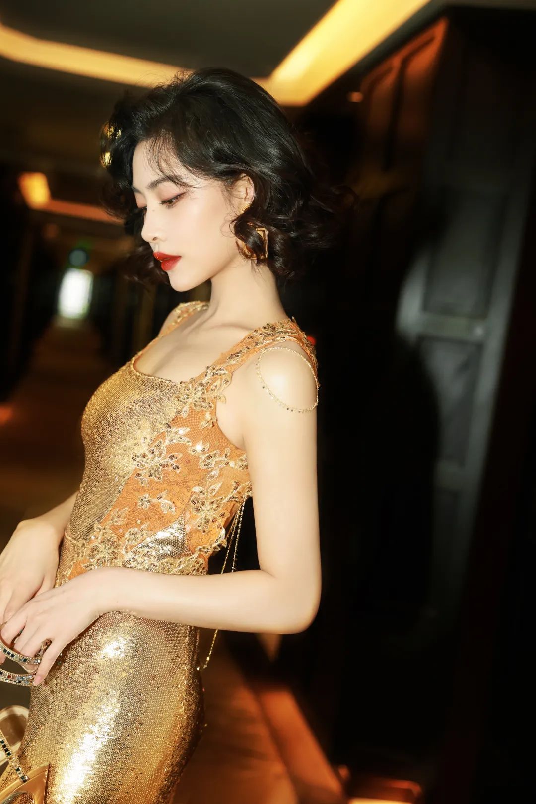 许佳琪:甜美清新与时尚女人味的完美融合