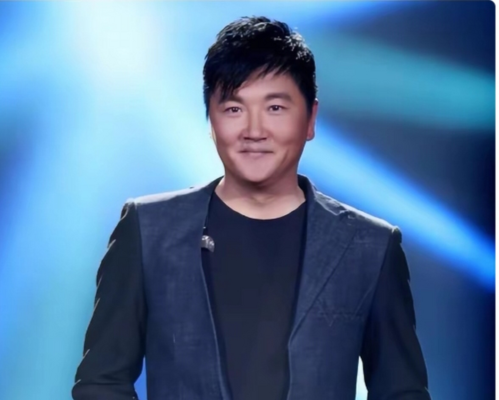 近日,孙楠和那英的相继现身长沙,无疑为即将到来的《歌手》节目增添了