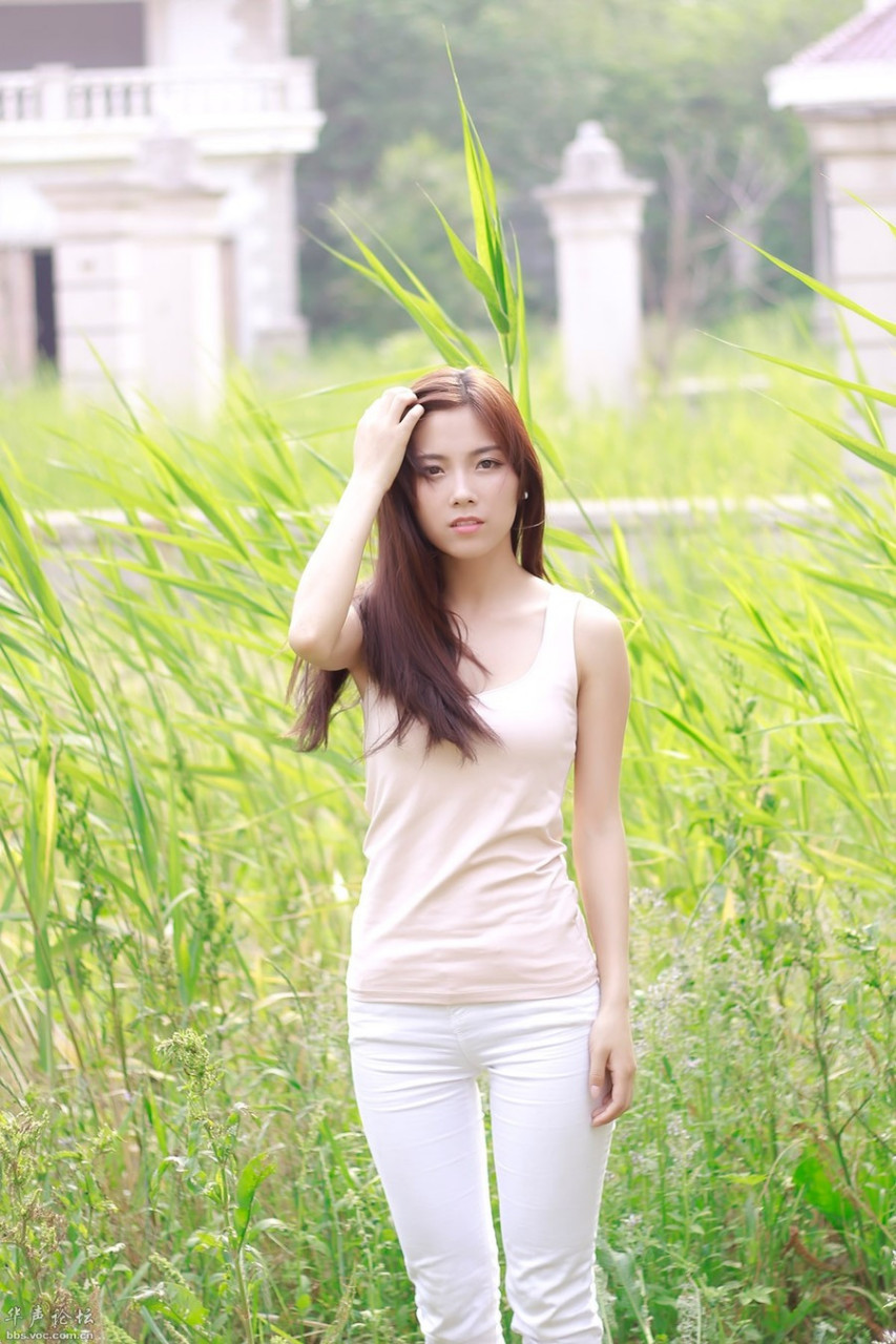 公园里的小靓妹,清纯可爱!
