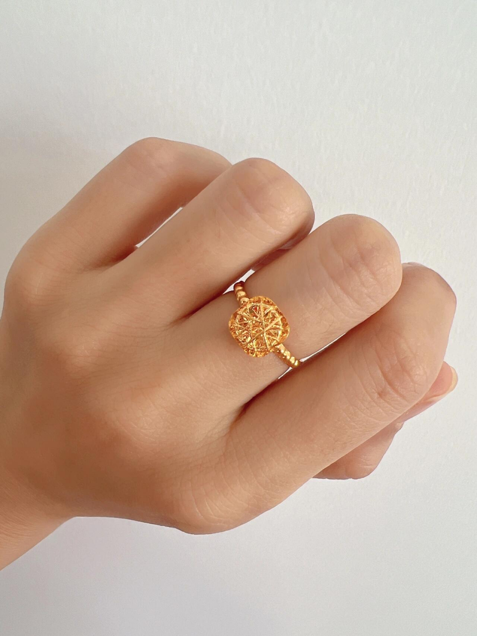 比钻石还要闪的黄金 周大福方糖戒指