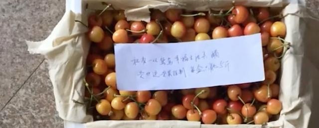 老人给帮助过自己的女子寄水果 已持续7年