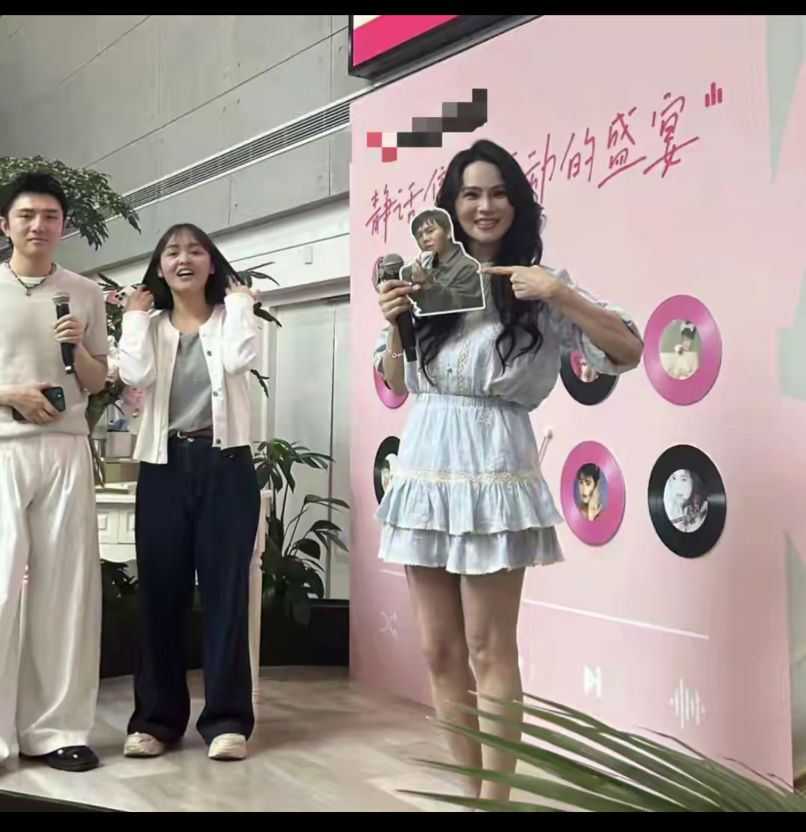 娱乐最前沿# #八卦娱乐明星# #我们都爱聊八卦