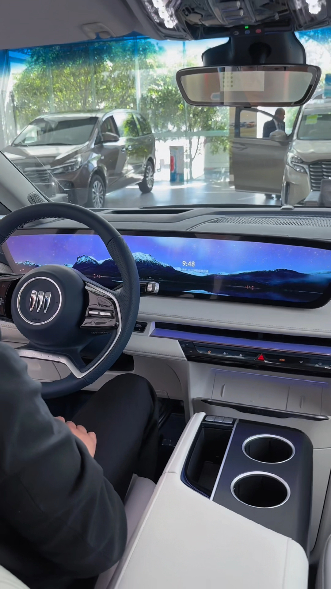 别克gl8插混的大联屏真的好显高档!