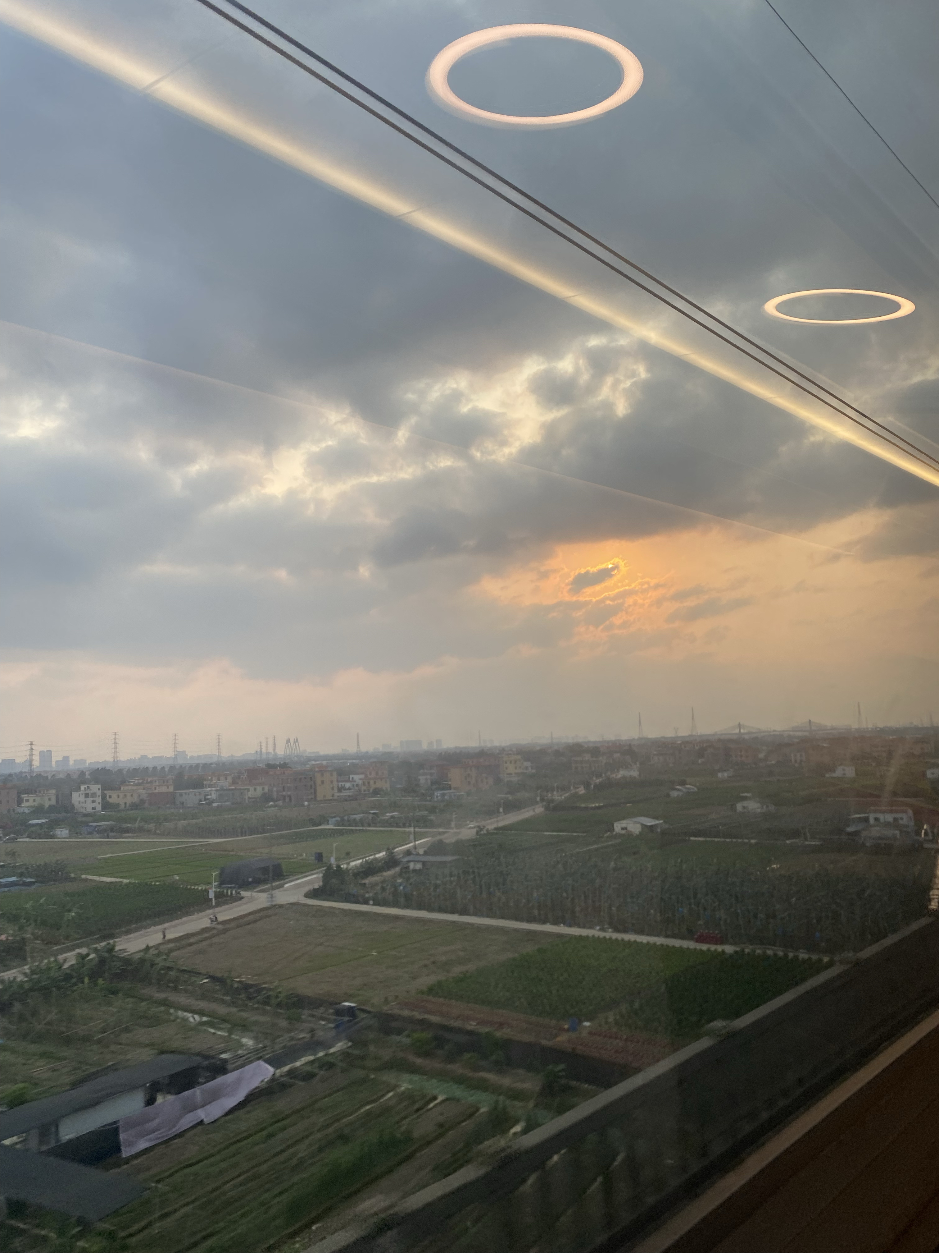 是用来住的,如果住房满足了需求,你就是把房价降到白菜价也不会有人买