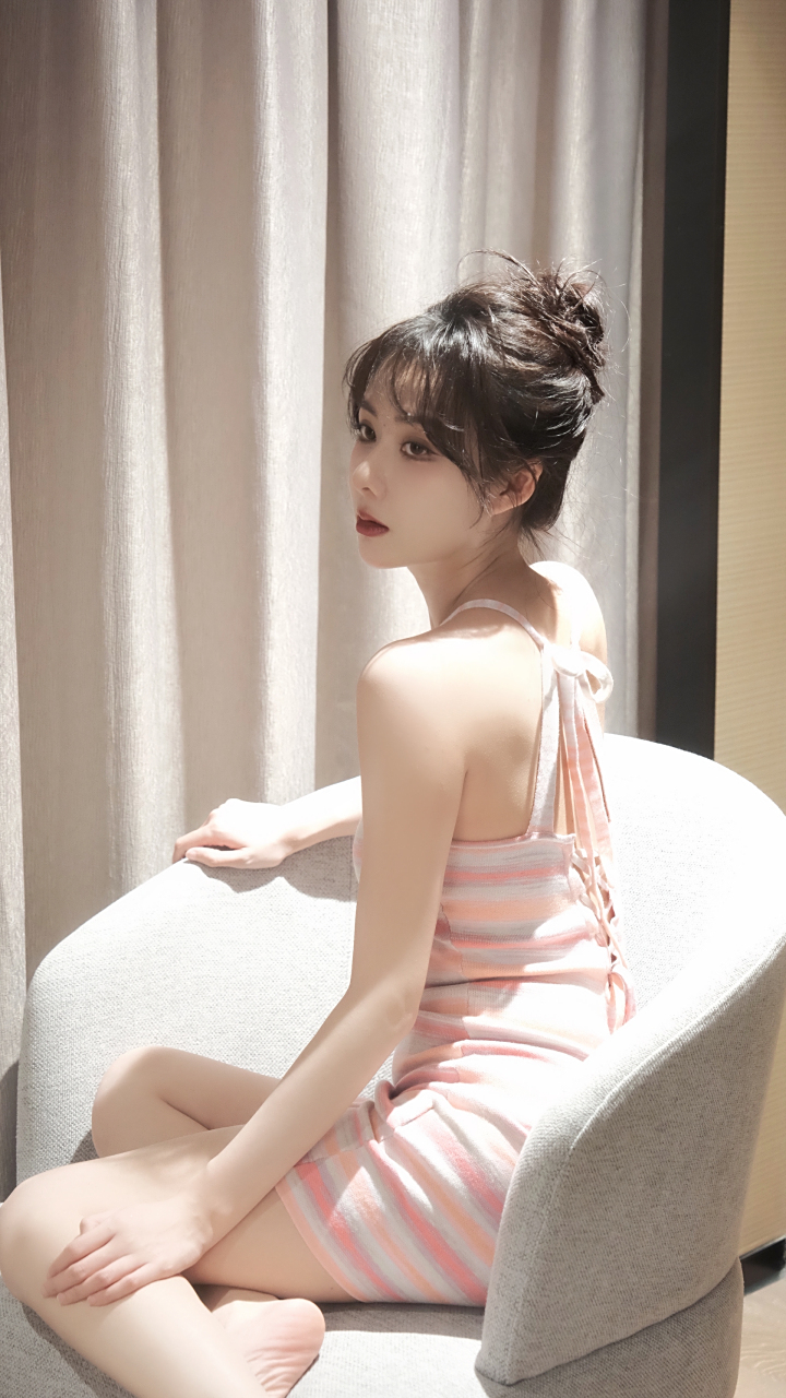 时尚圈新宠:曹曦月的美妆穿搭秀