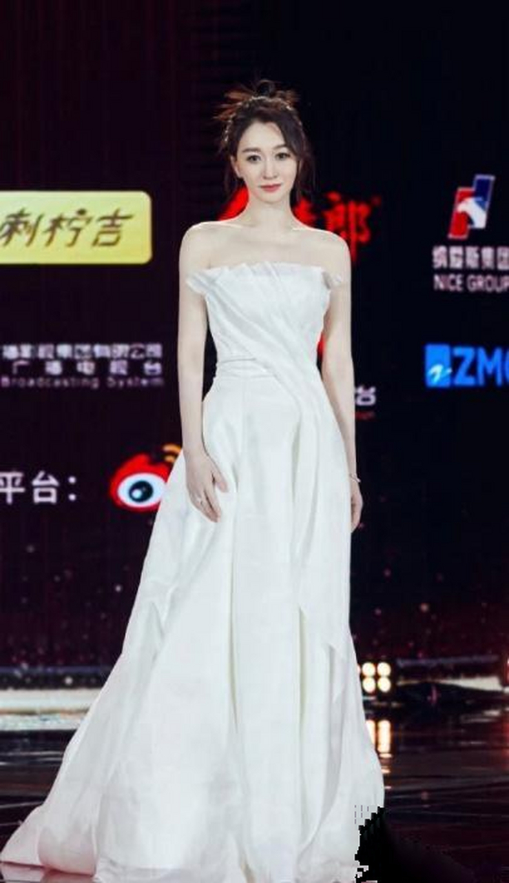 李小冉和何穗谁白