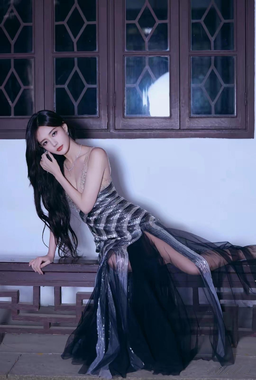 李一桐这套服饰,谁选的这么好看.