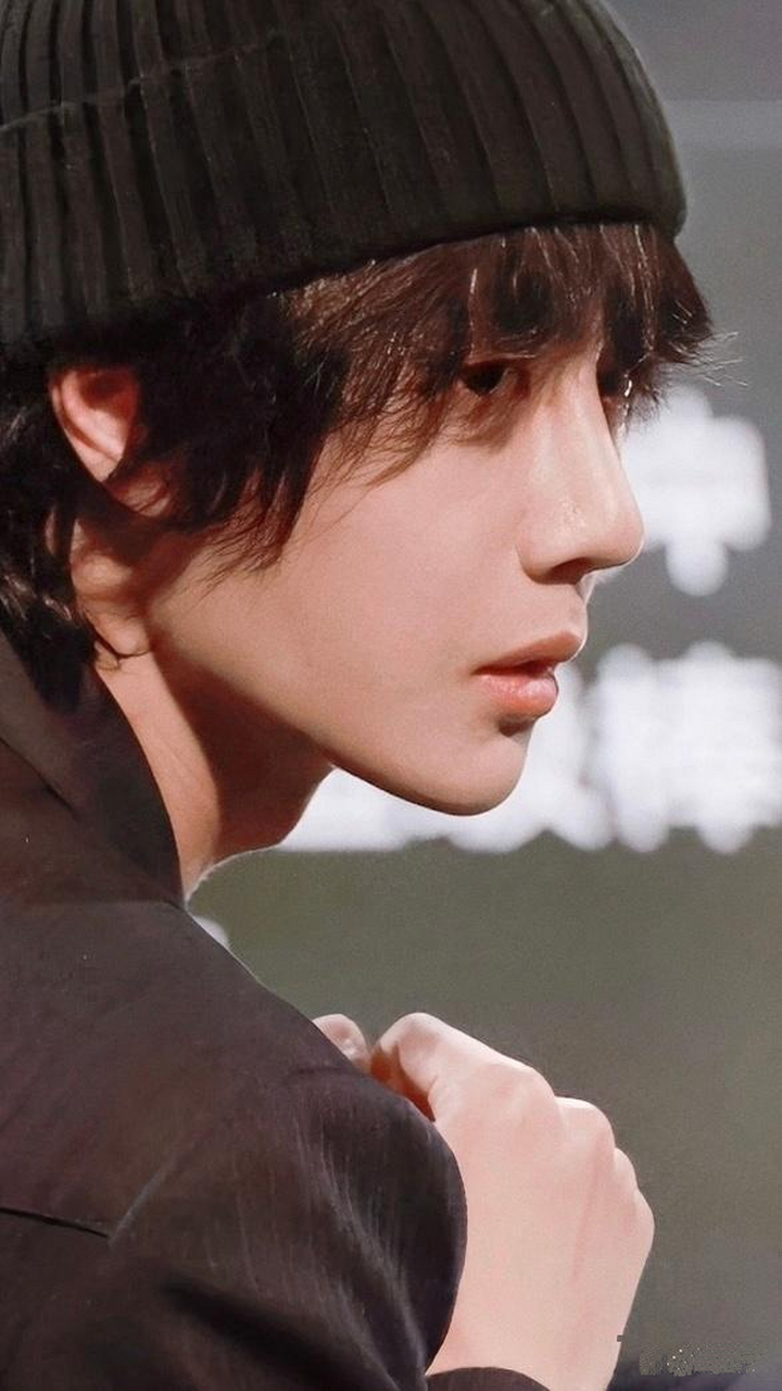 王一博侧脸一般