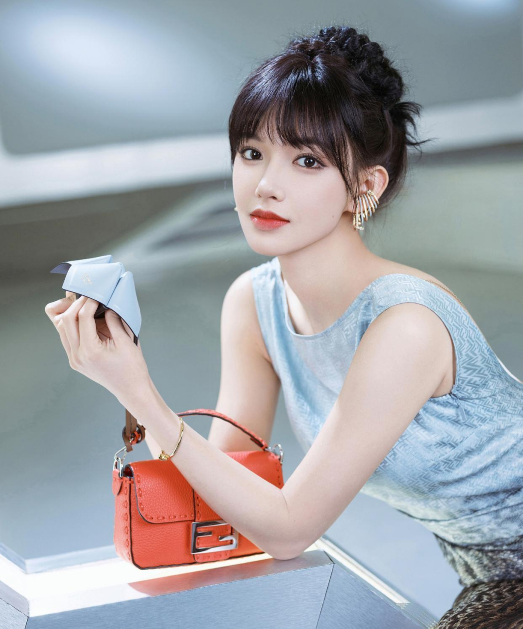 程潇花苞头造型好美