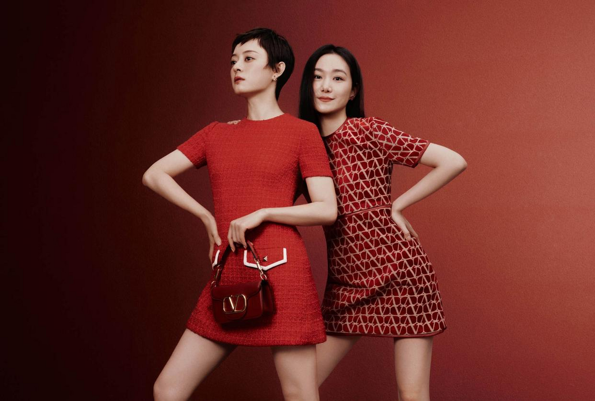 孙俪和妹妹孙艳的合照,俩人长的很像吗?