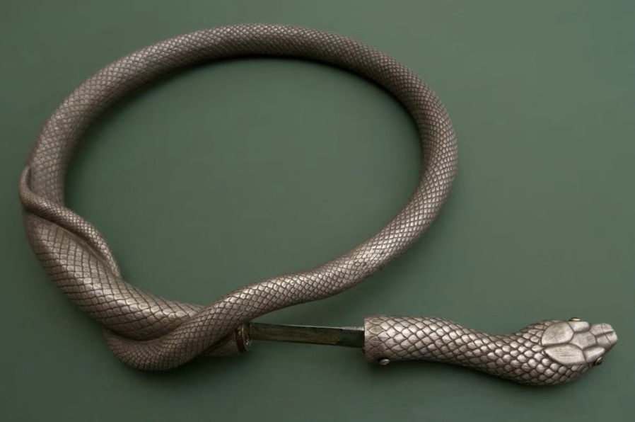 1846年,西班牙托莱多的工匠们创造了蛇形环状软剑