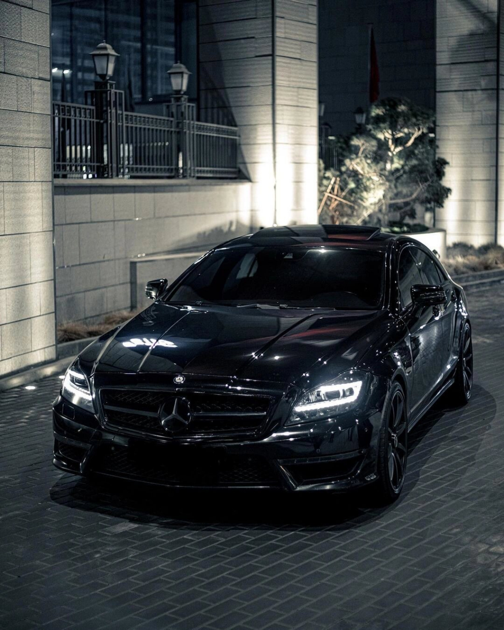 奔驰cls63恶魔之眼 5.5t v8双涡轮增压 557匹马力,零百加速3.7秒