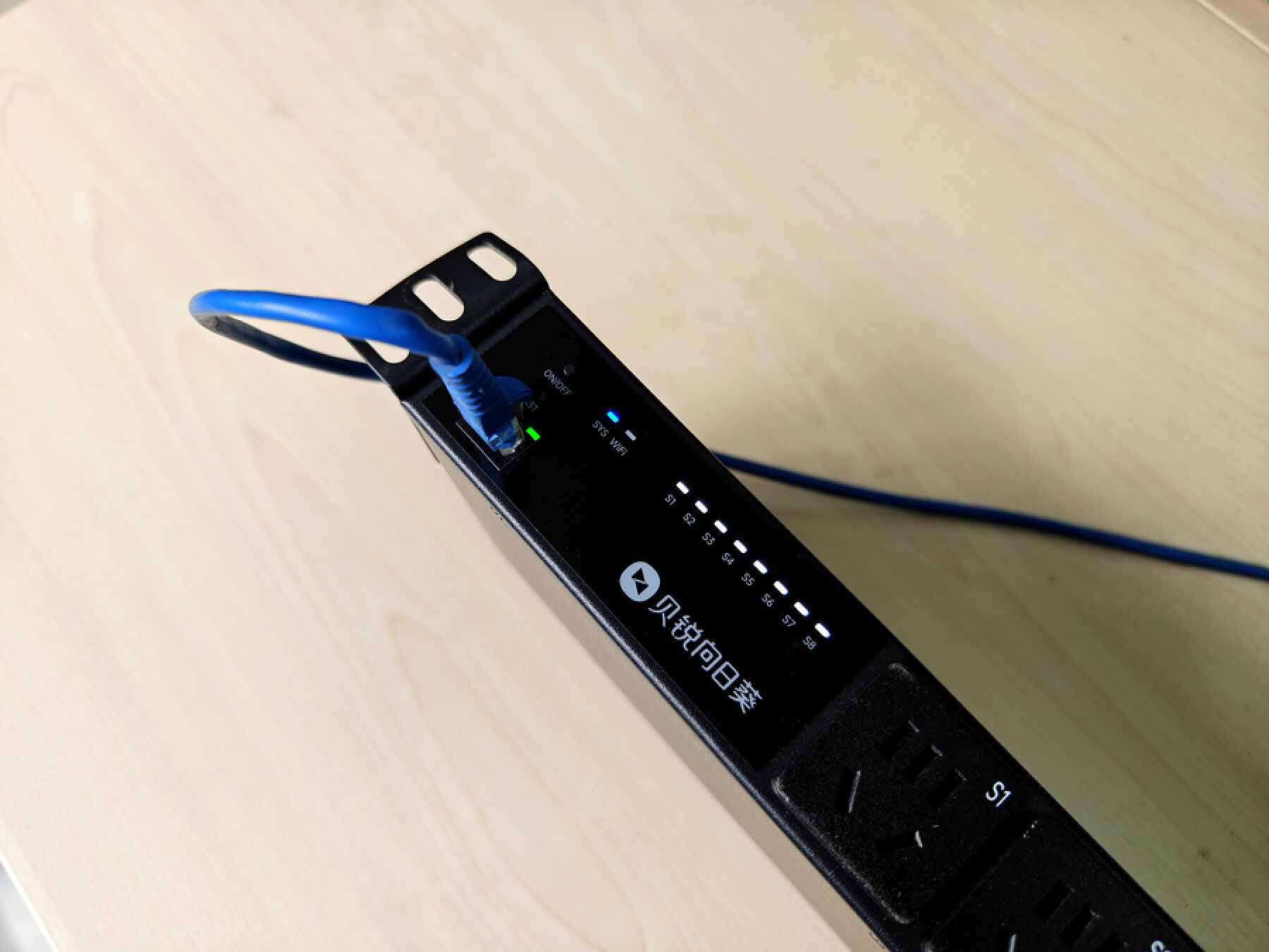 独立分控,实时监控,向日葵智能pdu机柜插线板保证你的用电安全