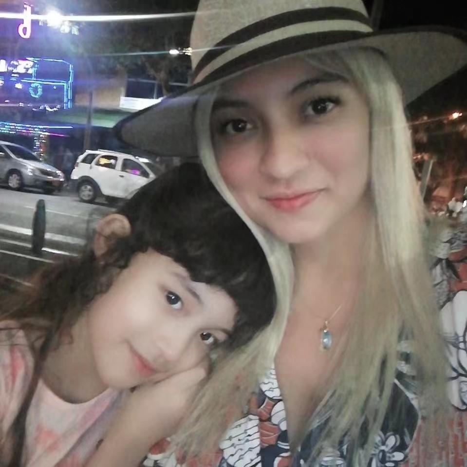 乌克兰90后体操冠军嫁大10岁河南小伙,如今养俩混血娃,想拼三胎