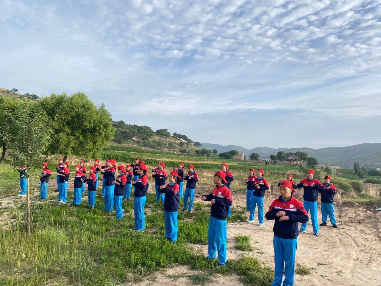 「挑战极限,超越自我」吃苦夏令营,让孩子体验非凡成长之旅!