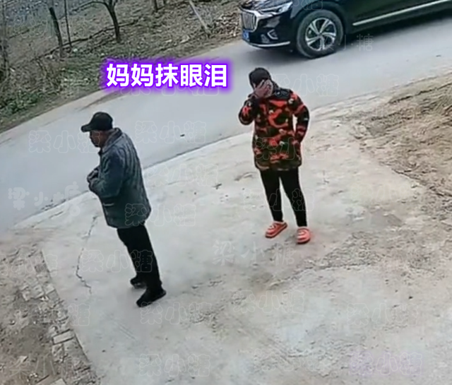 安徽一爸爸离家去打工,小孩哭闹不让离开,网友:心里不是滋味
