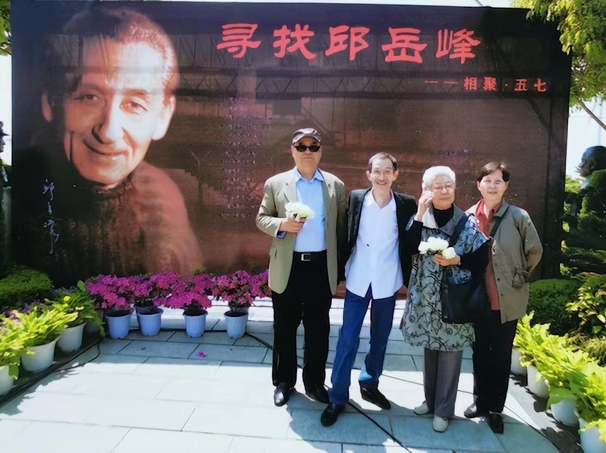 配音大咖邱岳峰:第三次自杀后离世,58岁的人生太悲情