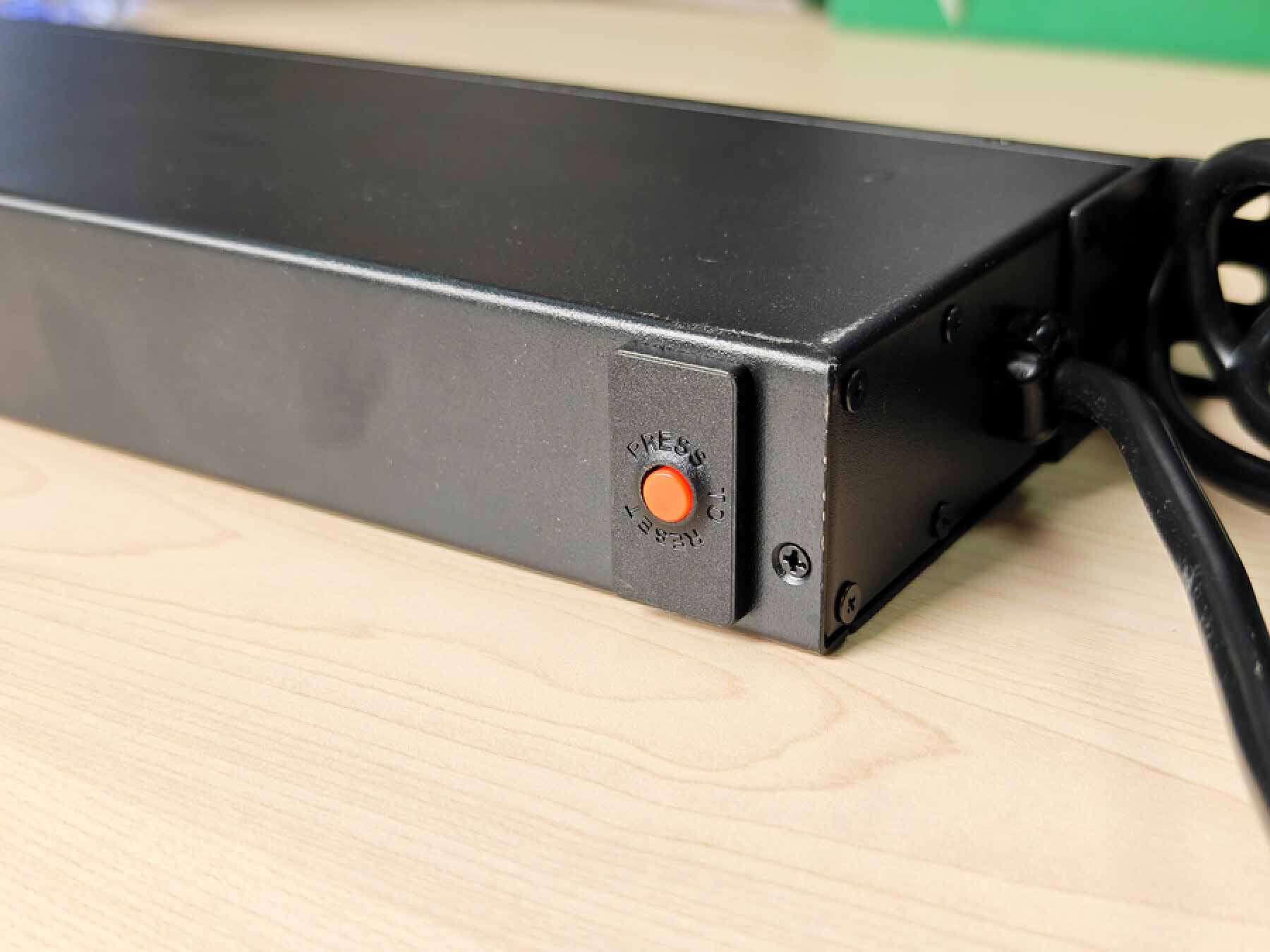 独立分控,实时监控,向日葵智能pdu机柜插线板保证你的用电安全