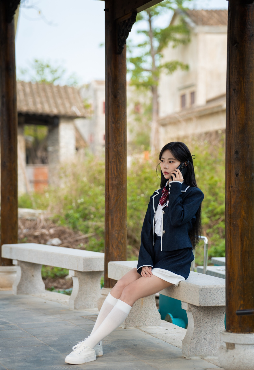 张紫宁,小西服搭配白丝袜,唯美校园风!