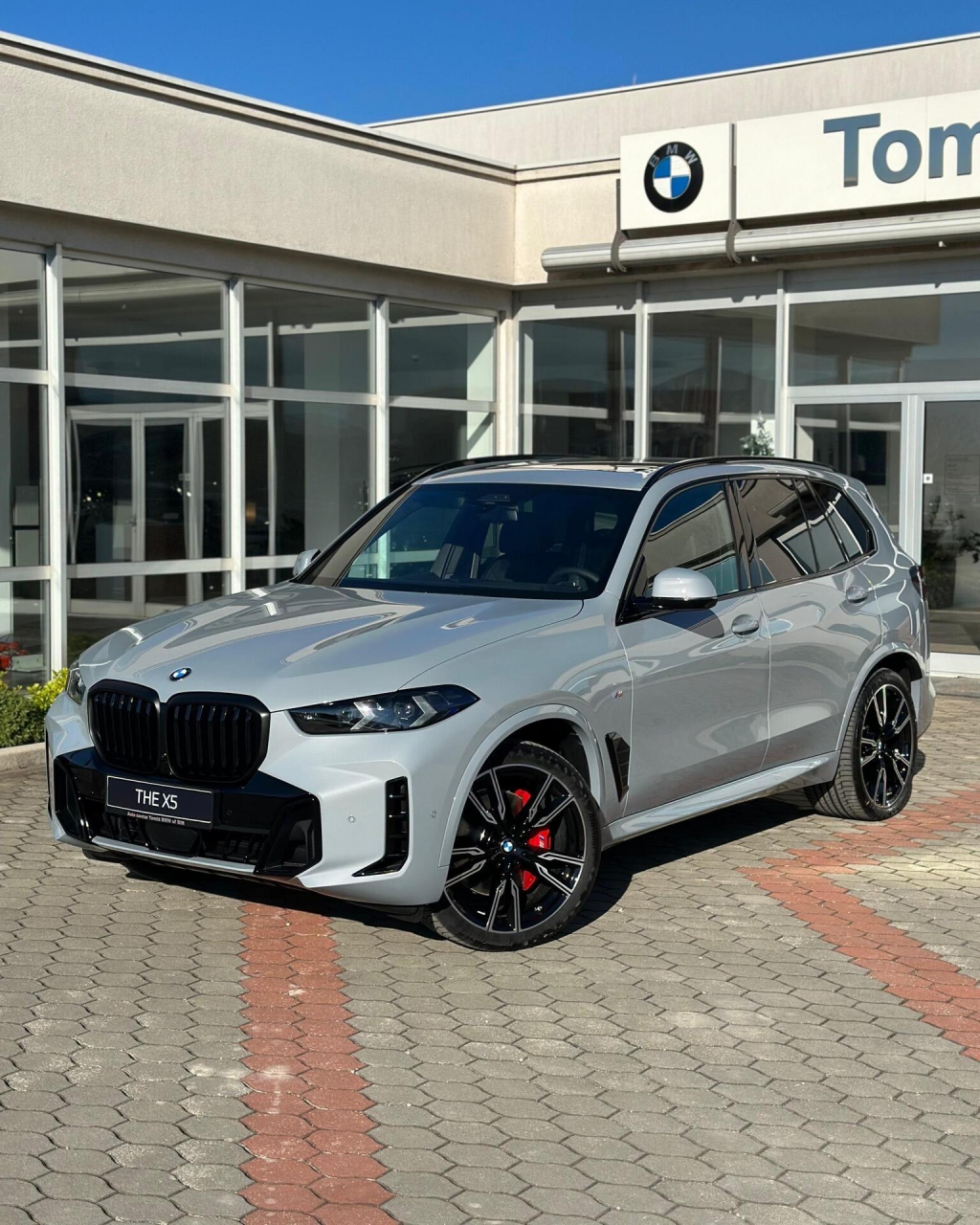 布鲁克林灰的柴油版宝马x5,外观霸气十足,内饰简洁科技感十足车机系统