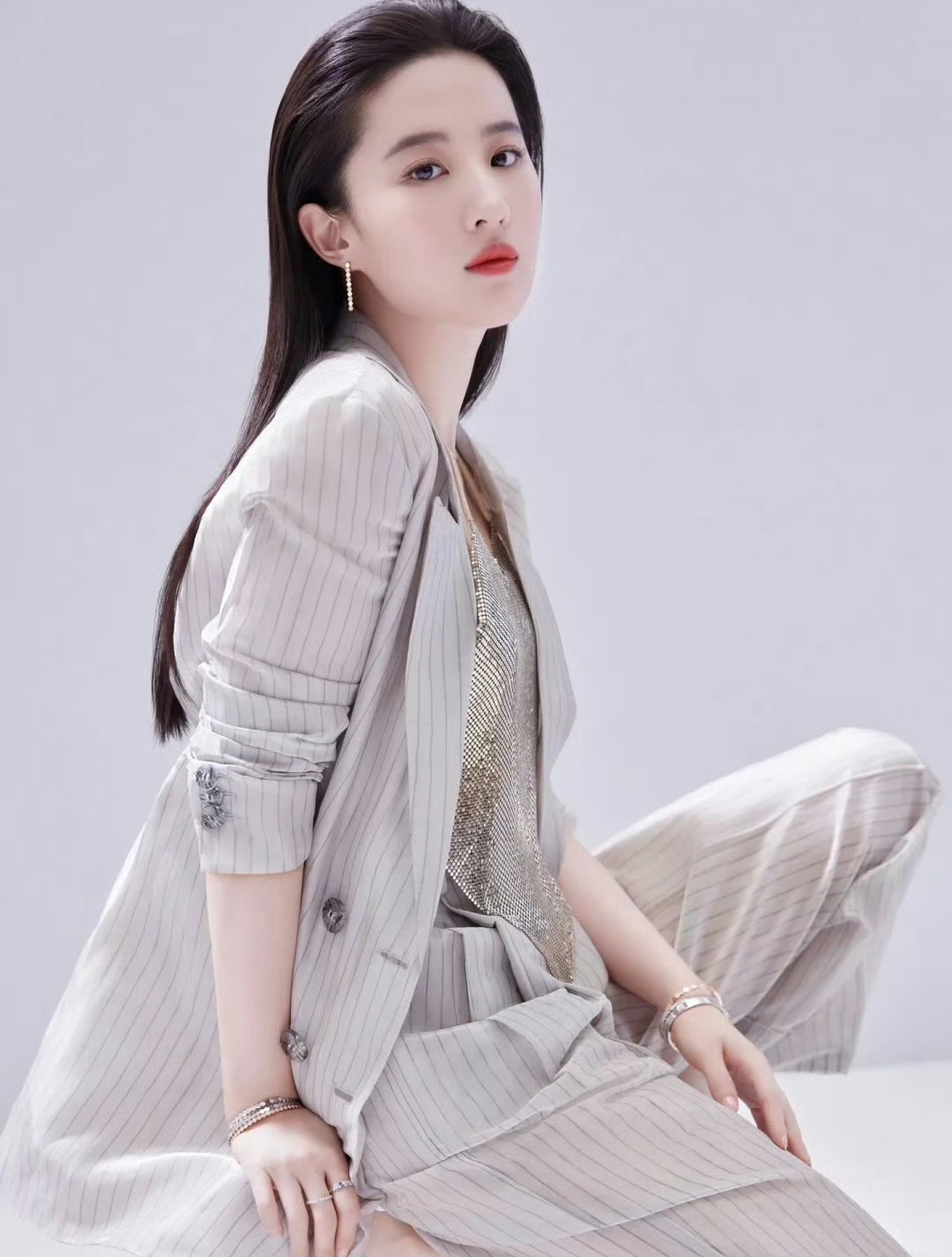 刘亦菲的大背头,原来女明星梳大背头也可以这么好看