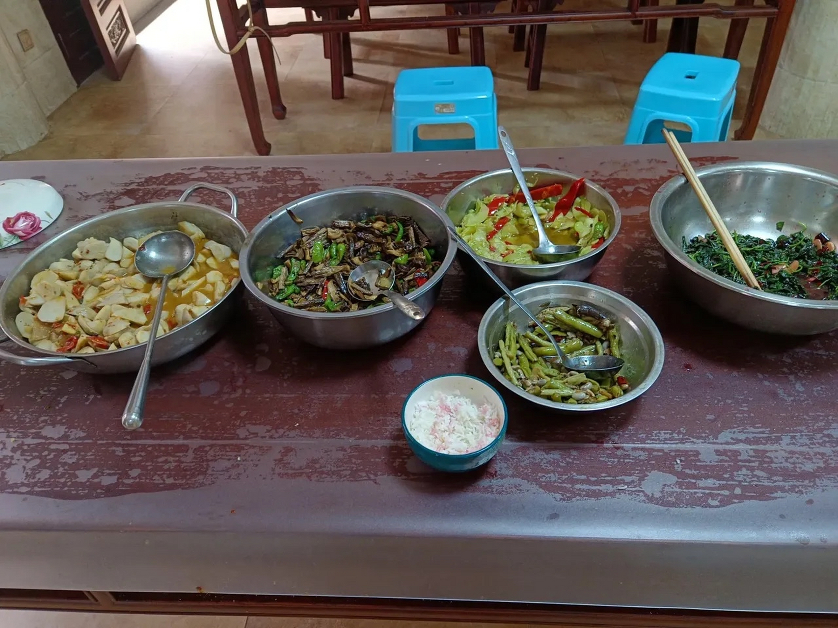 在寺庙吃斋饭,感觉比吃肉更幸福.
