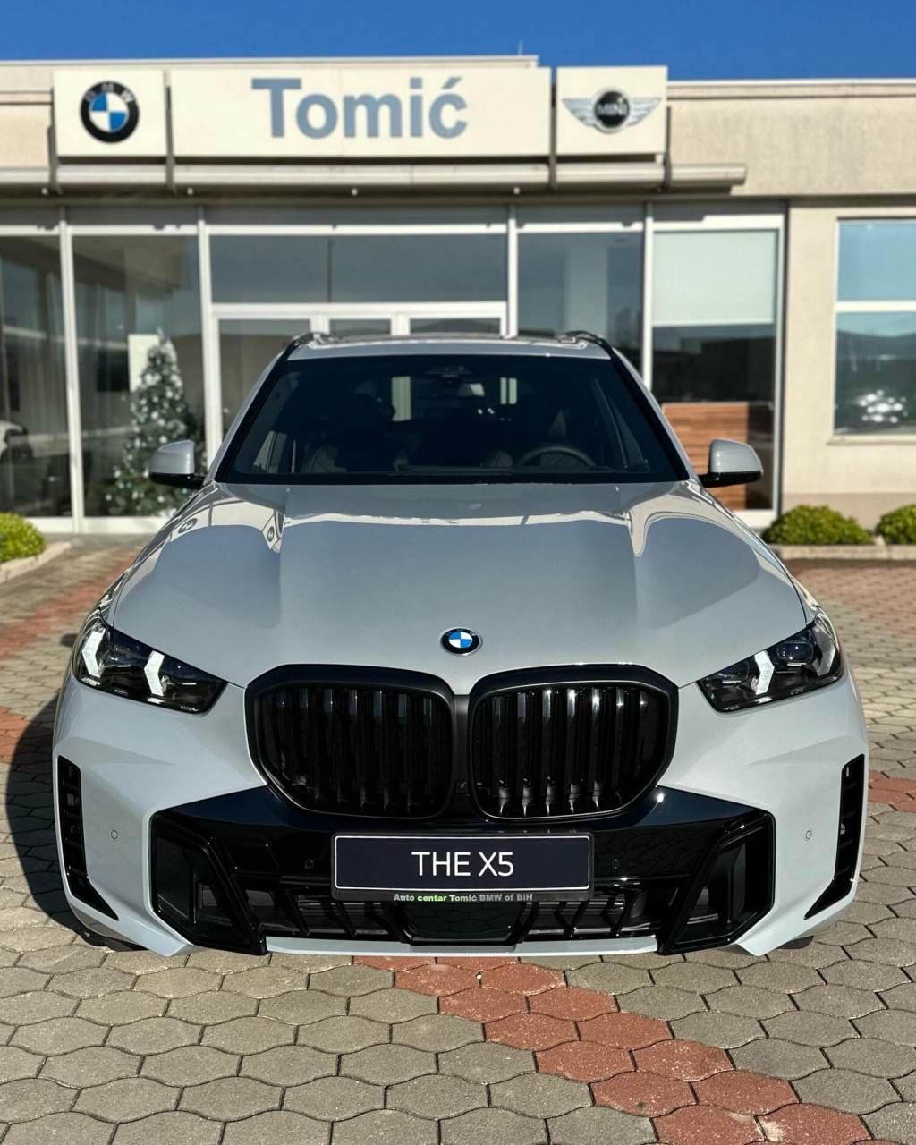 布鲁克林灰的柴油版宝马x5,外观霸气十足,内饰简洁科技感十足车机系统