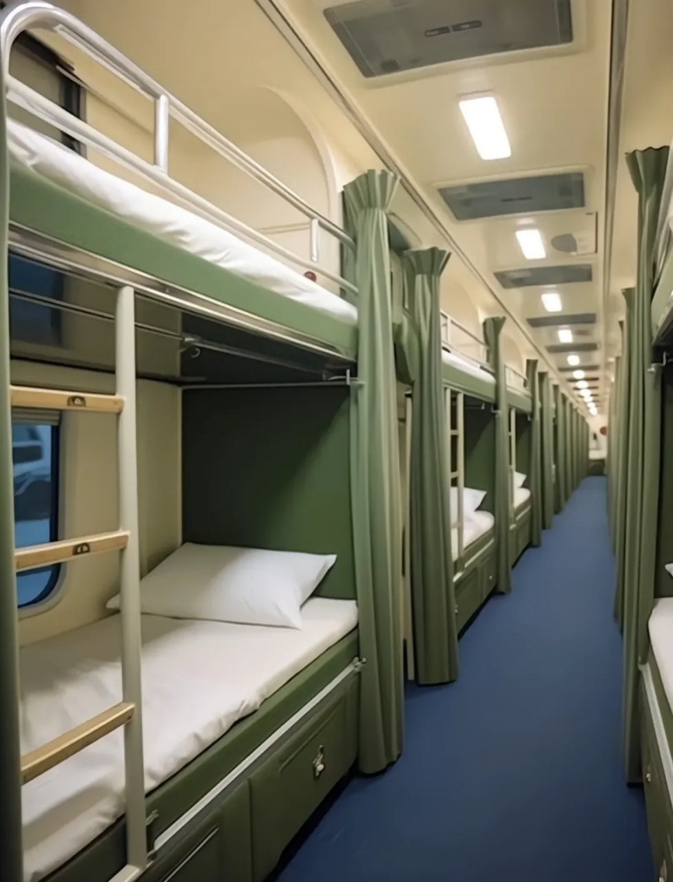 火车卧铺设计成这样才舒服,上下铺最好是分体的帘子.