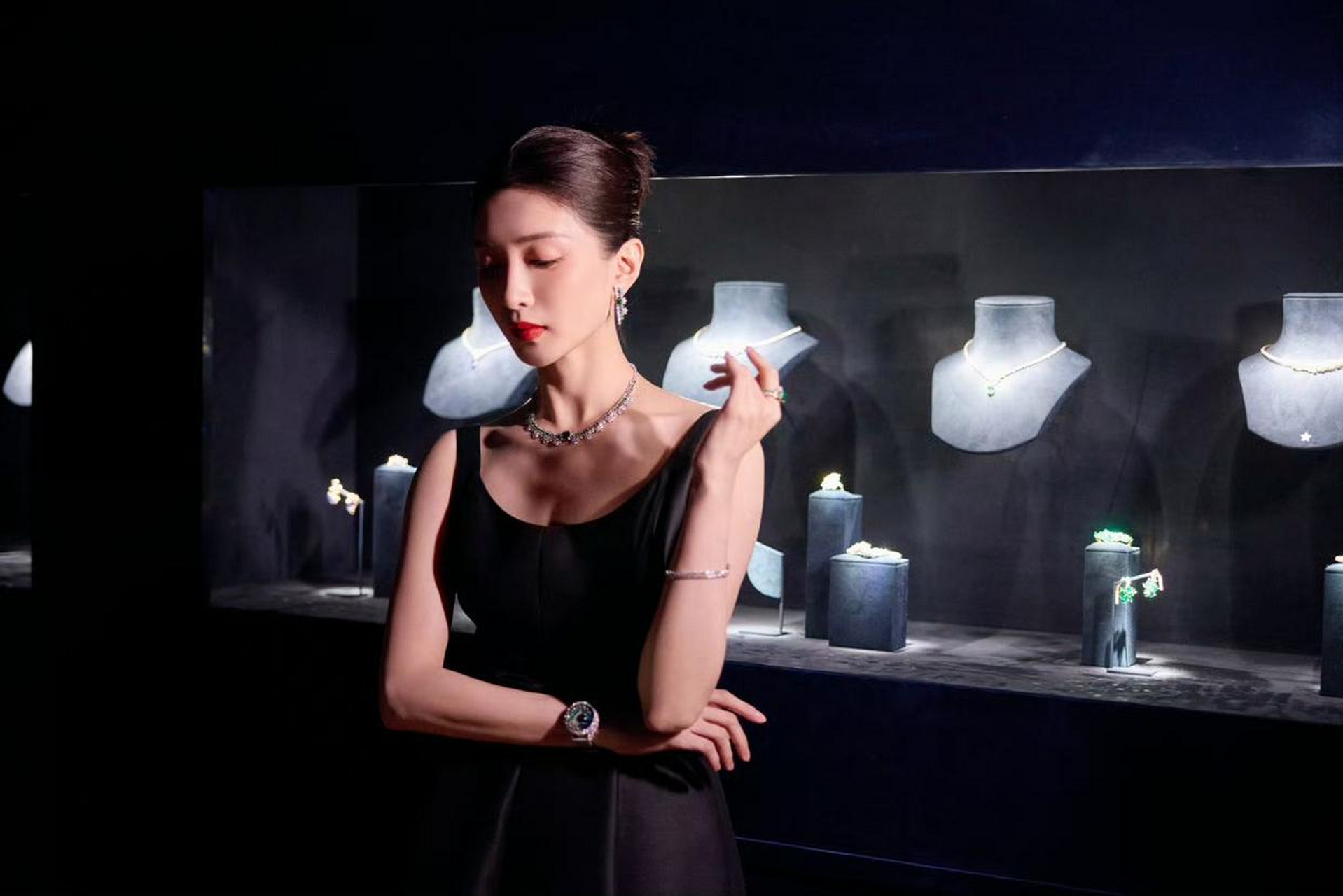 江疏影活动造型,满满高级感!