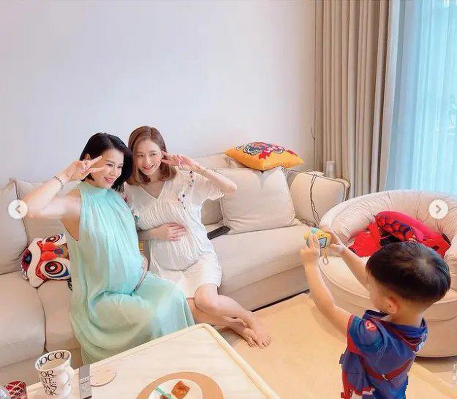 胡杏儿沈卓盈大肚照