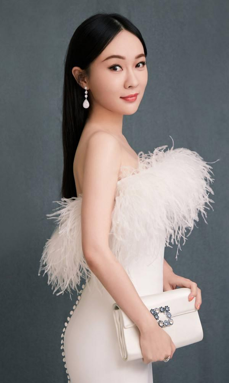 霍思燕的美照来了,皮肤像玉一样,长得跟仙女似的!