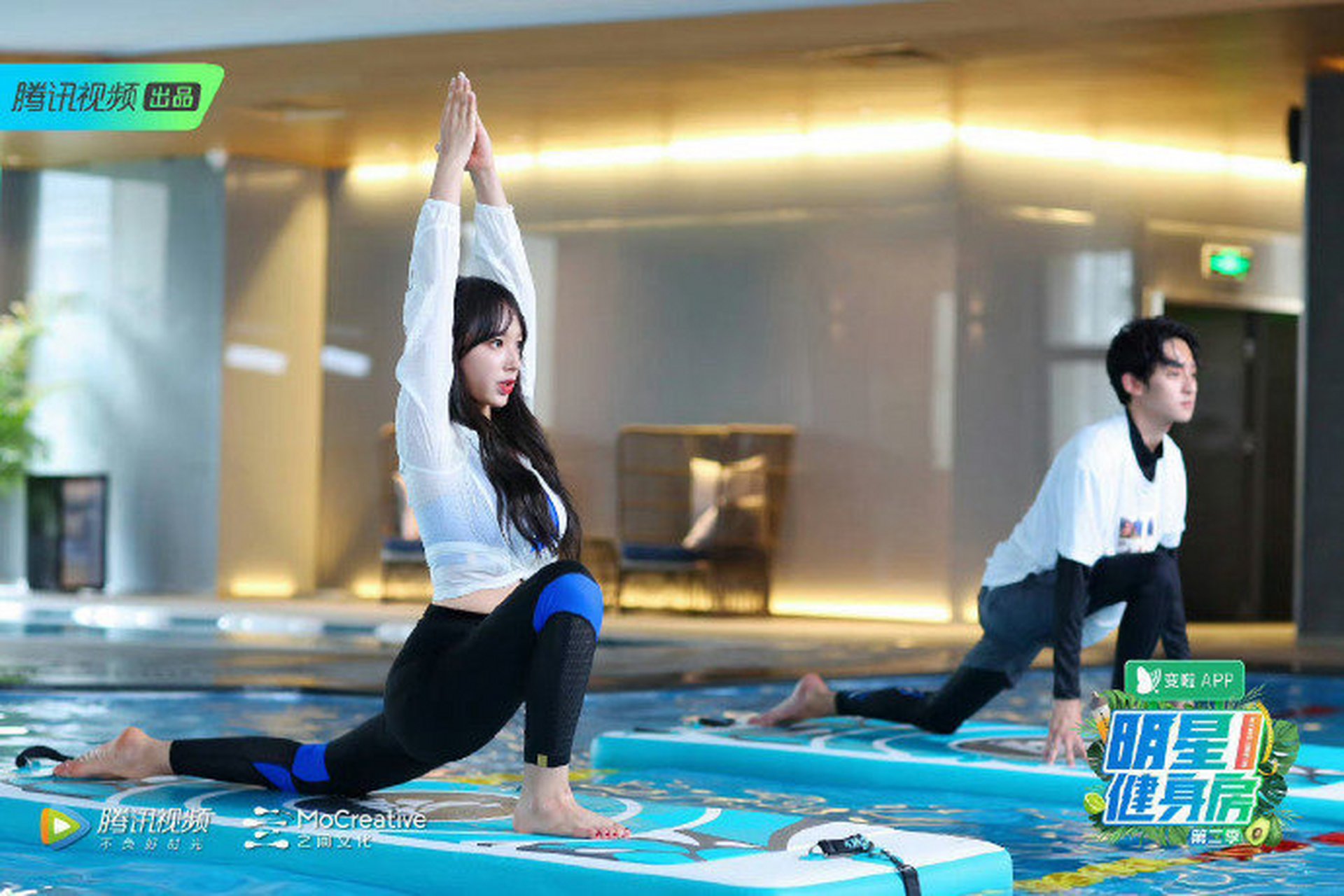 我在刷微博的时候,偶然间发现了程潇水上瑜伽的视频,真的是太美了!