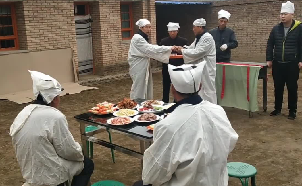 爷爷葬礼结束奶奶要分家产,几年没回来的小叔:不需要一碗水端平
